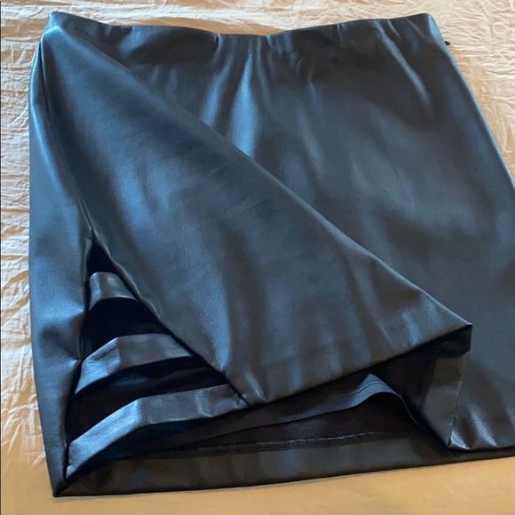Faux leather skirt - Picture 3 of 3